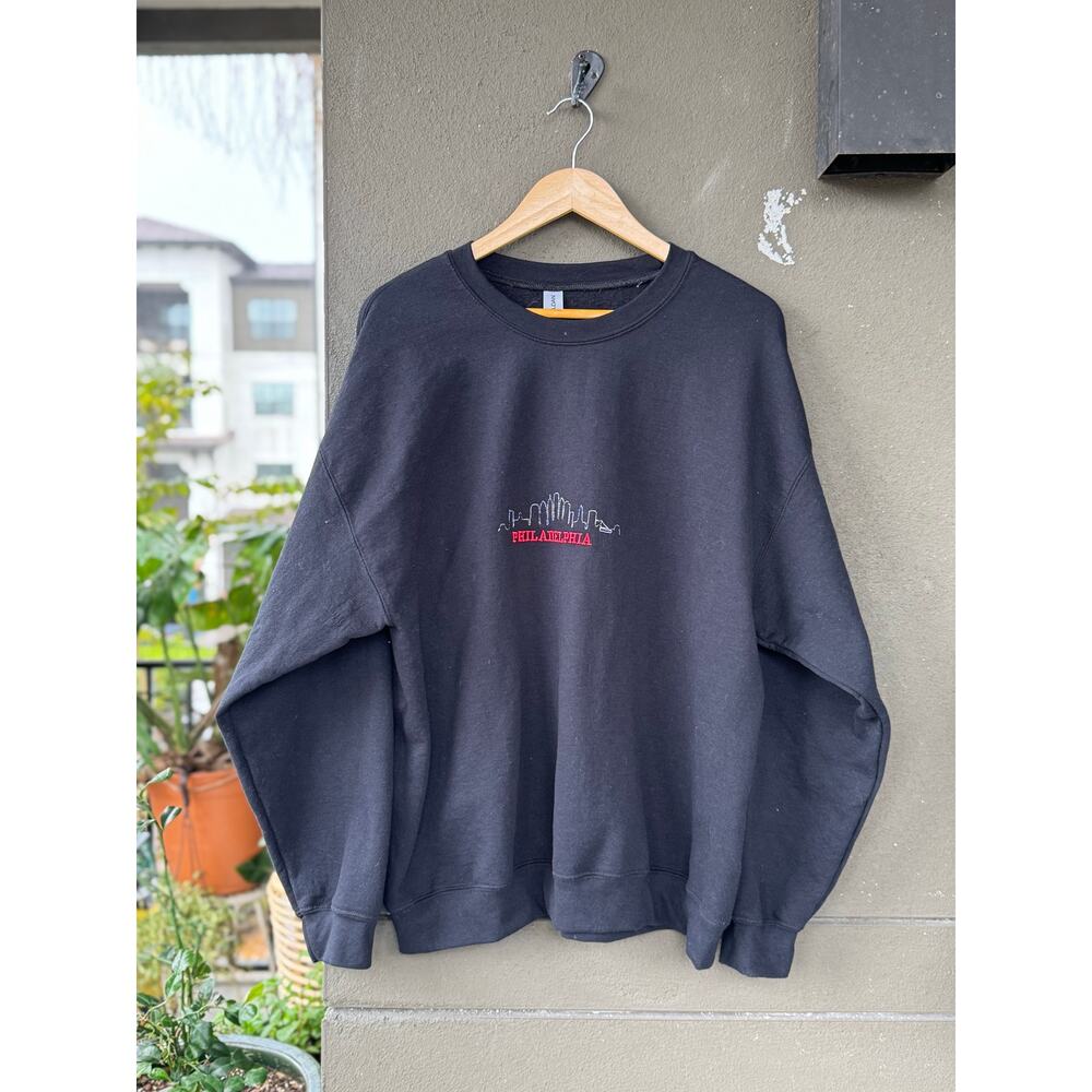 Gildan XL Sweatshirt Philadelphia Skyline Black Fleece Pullover Crewneck Cotton